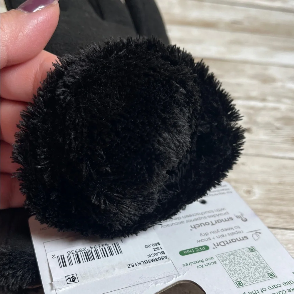 Isotoner Black Women's Gloves Retails $50‎